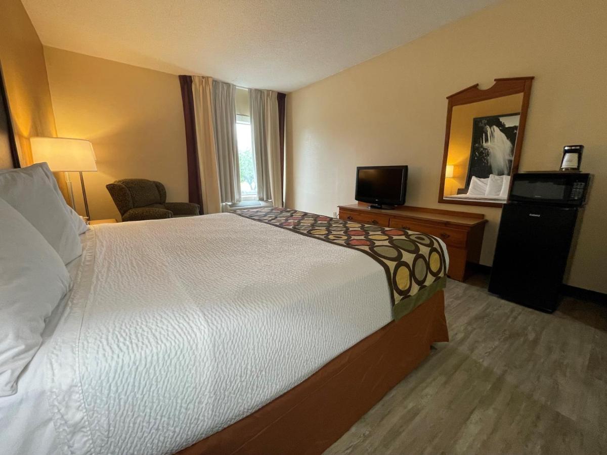 Super 8 By Wyndham Hotel