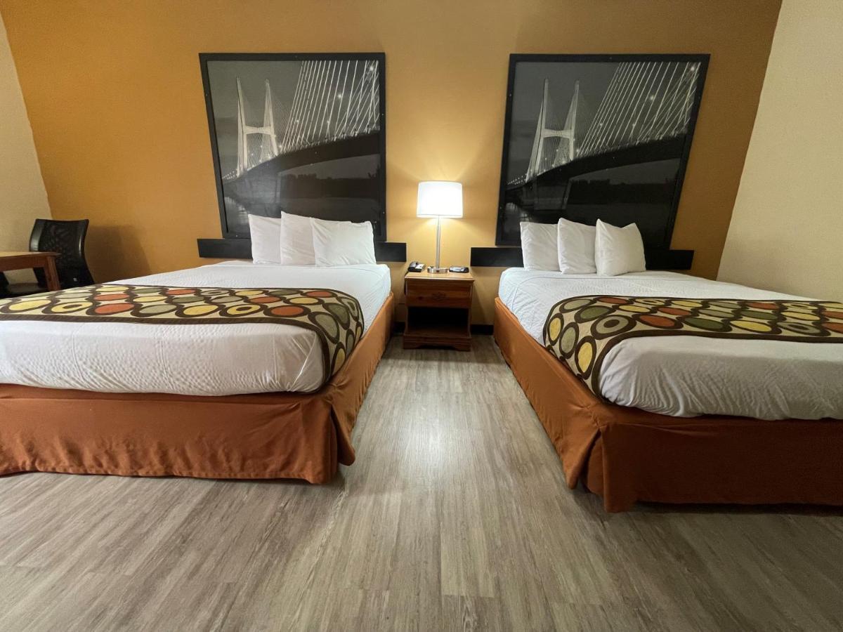 Super 8 By Wyndham Hotel 2*