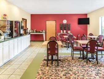 Super 8 By Wyndham Hotel 2*