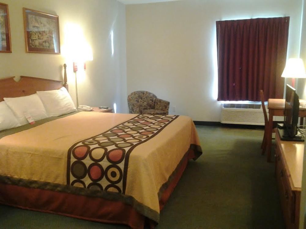 Super 8 By Wyndham Hotel Pevely